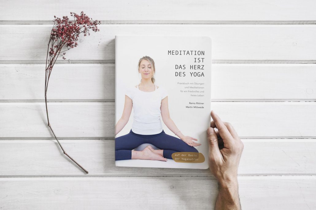 P19R5A1-3D-Book-Cover-Mockup-1030x687